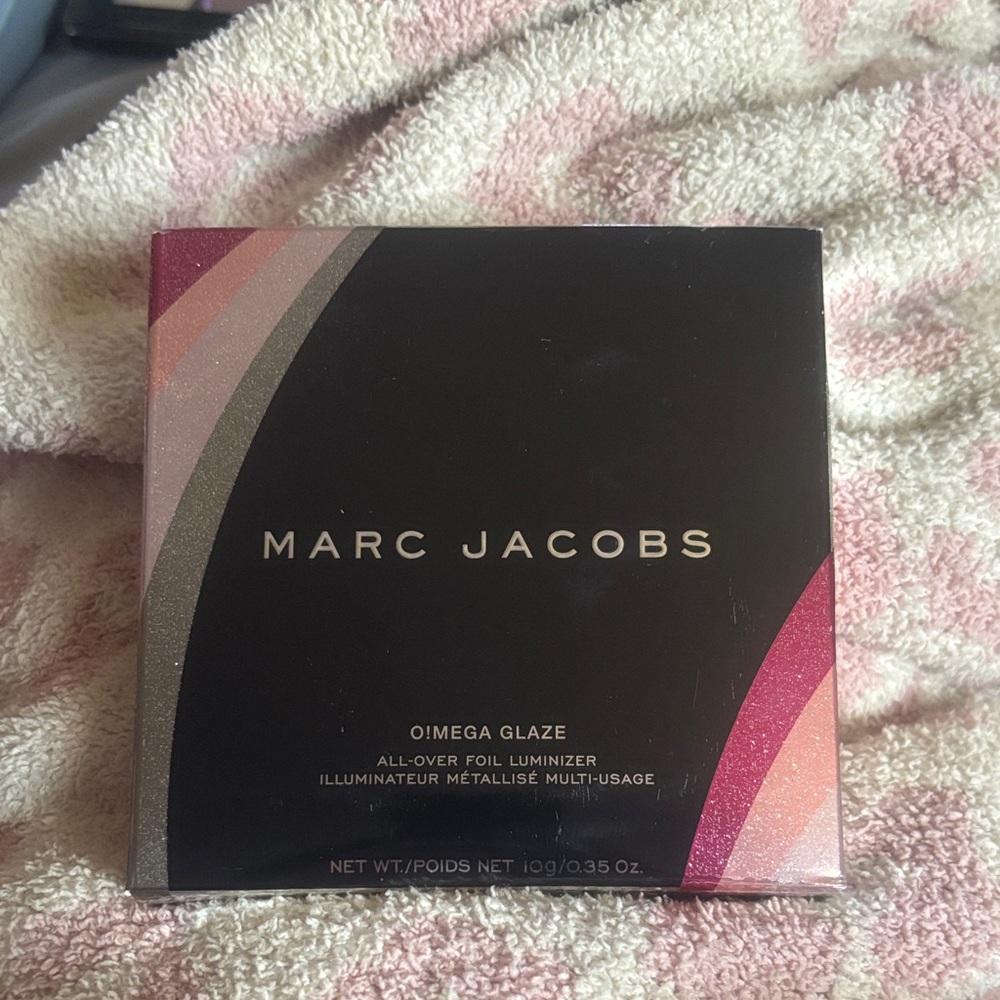 Marc Jacobs O!Mega Glaze Luminizer with Pink and Silver Accents
